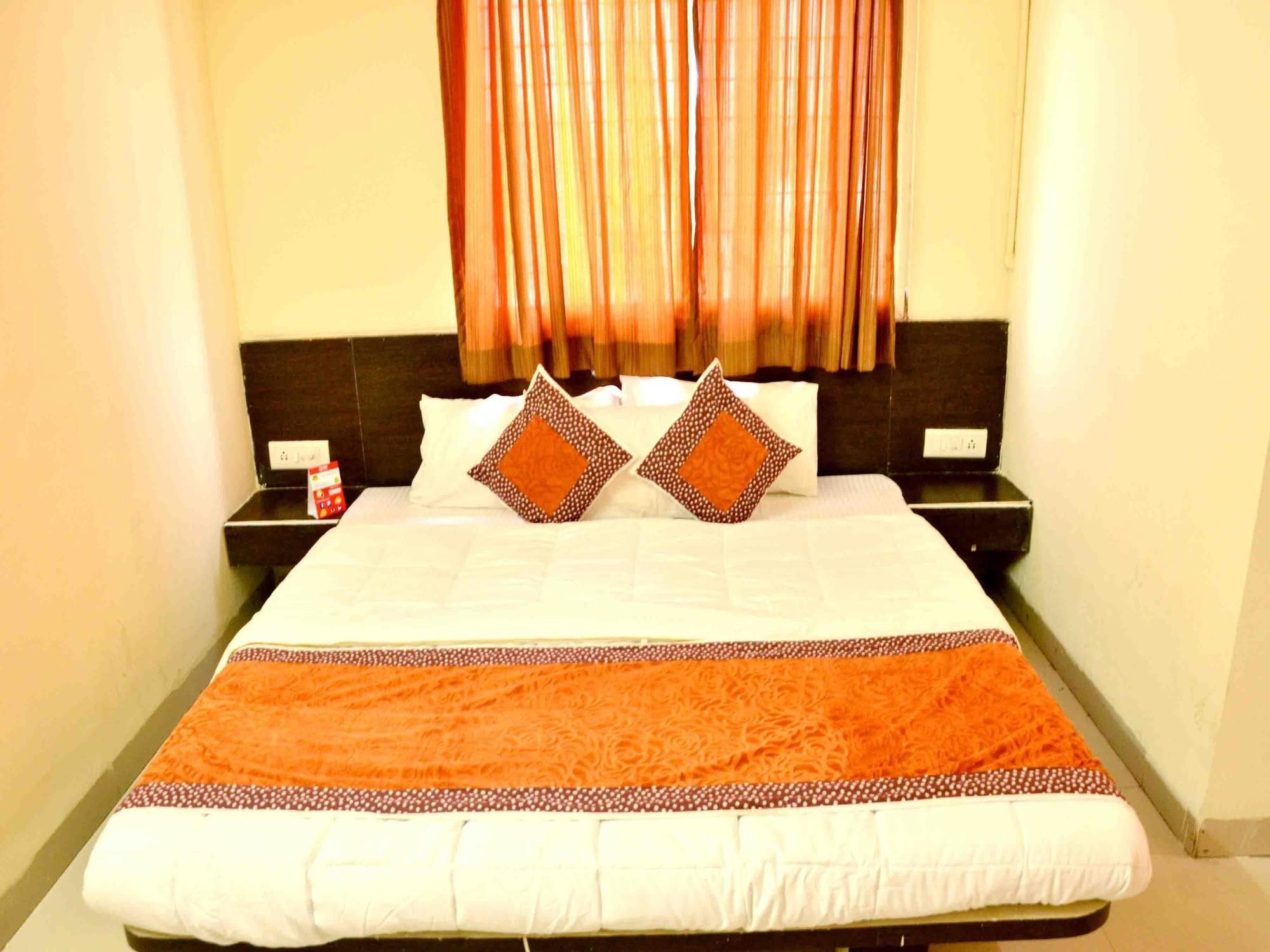 Hotel Vijay Nagar Indore Zewnętrze zdjęcie